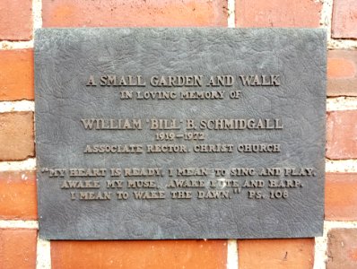 A_small_garden_and_walk_-_Cambridge,_MA