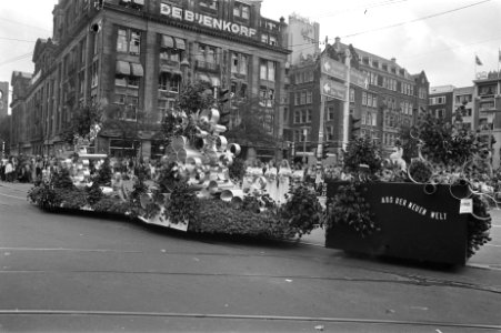 Aalsmeer_Bloemencorso,_Amsterdam,_Bestanddeelnr_924-9017