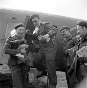 Aamkomst_op_het_vliegveld_Teuge,_Bestanddeelnr_900-2495