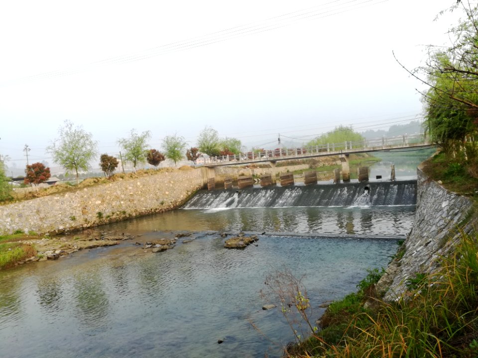 A_sluice_on_Chu_River_in_Qingshanqiao_Town_of_Ningxiang,_Hunan,_China