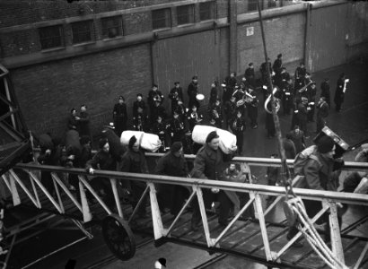 Aan_boord_gaan,_Bestanddeelnr_902-0048