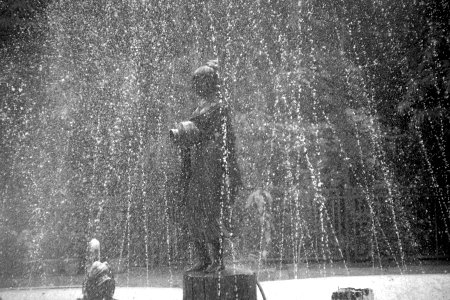 A_Statue_in_the_fountain_in_the_Butterfly_Park,_Kankaria