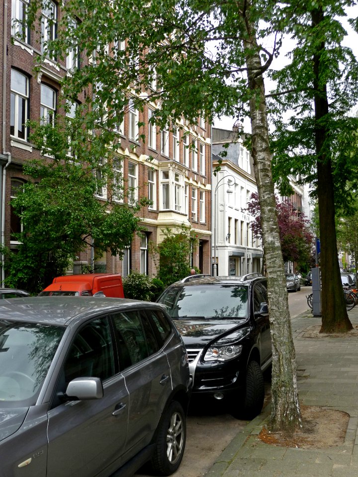 A_see-through_picture_in_spring_of_the_Plantage_Muidergracht_in_Amsterdam;_high_resolution_image_by_FotoDutch_in_June_2013