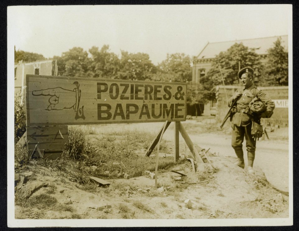 A_sign_of_advance._Pozières_is_already_ours.,_Bestanddeelnr_158-0900