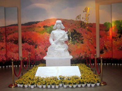 A_statue_of_Lei_Feng_in_the_Life_Stories_Museum_of_Lei_Feng