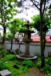 A_Stone_Lantern_in_Park_No-su_Art_Museum