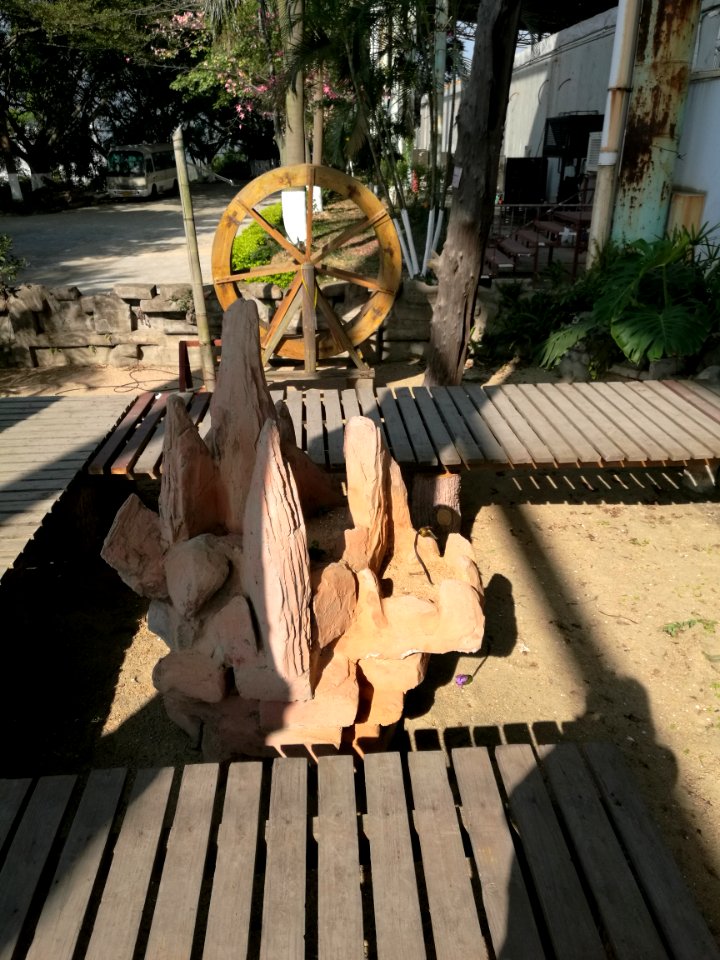 A_waterwheel_at_Mount_Guanyin,_in_Dongguan