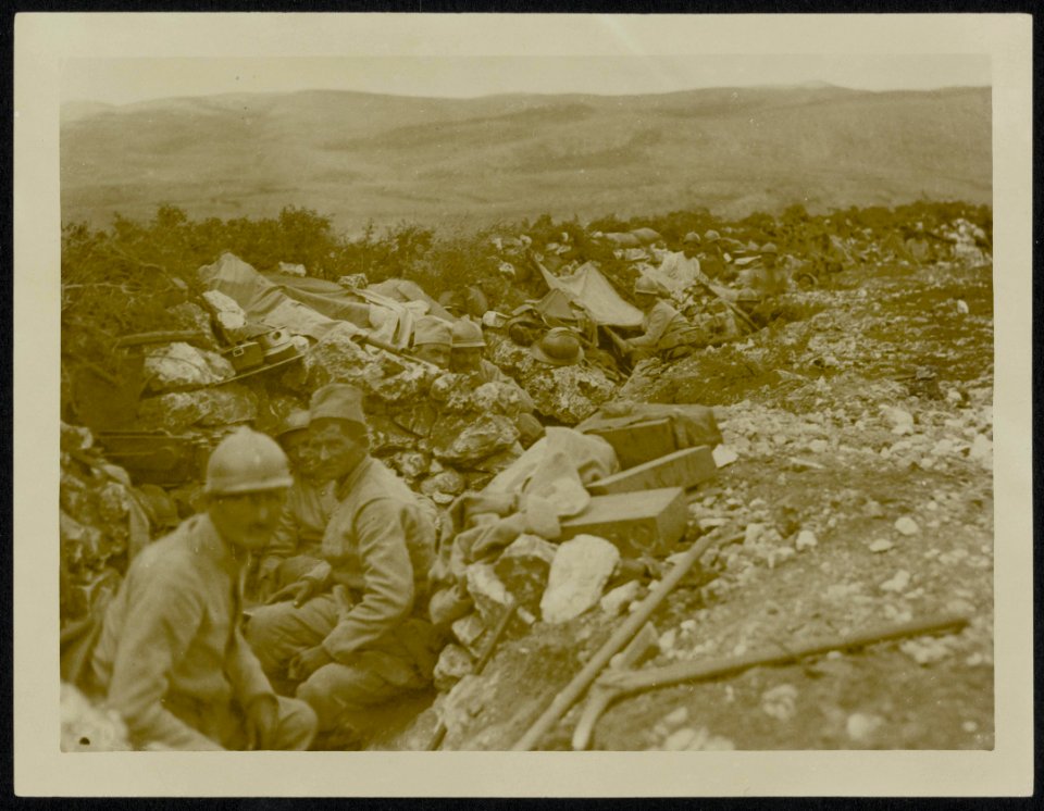 A_view_on_the_Serbian_trenches,_Bestanddeelnr_158-0125