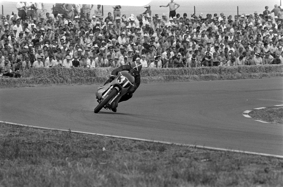 Aalt_Toersen_(NL)_eindigt_op_de_7e_plaats_op_zijn_Suzuki.in_de_125_cc_klasse,_Bestanddeelnr_923-6301