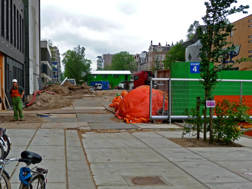 A_view_through_the_new_Gate_of_the_University-building_on_Roeterseiland,_Amsterdam;_high_resolution_image_by_FotoDutch_in_June_2013 photo