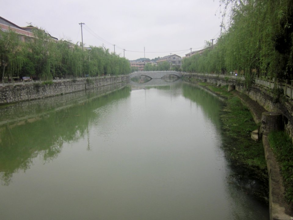 A_stone_arch_bridge_over_the_Chu_River_in_Qingshanqiao,_Ningxiang,_Hunan,_China,_Picture3