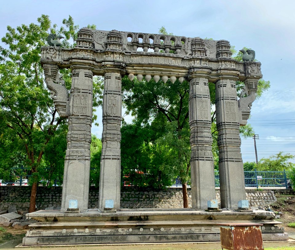 A_torana,_gate_to_sacred_precinct,_Warangal_Fort_Park_and_Museum,_Telangana,_India_-_4