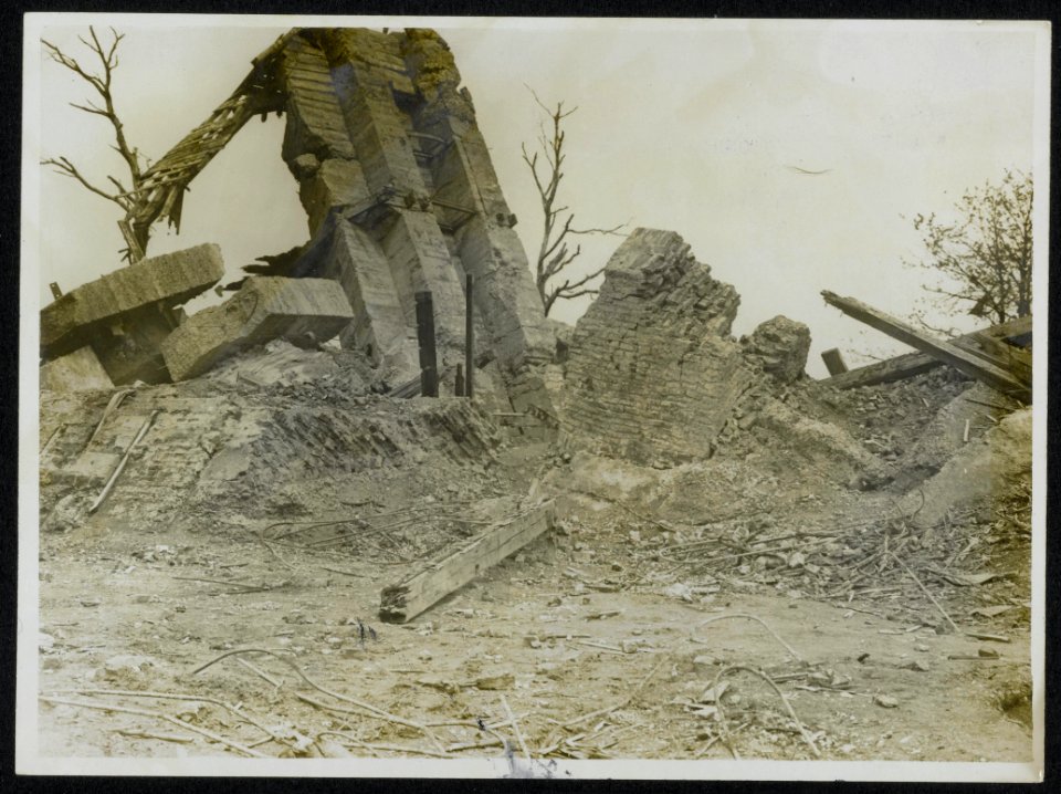 A_very_strong_German_observation_post_destroyed_by_our_gunfire,_Bestanddeelnr_158-0245