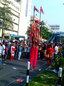 A_stilt_walker_at_Shahbag_,_Dhaka_