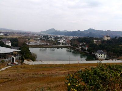 A_view_over_Huangcai_Town_from_the_dam_of_Huangcai_Reservoir,_3_March_2019,_Picture1