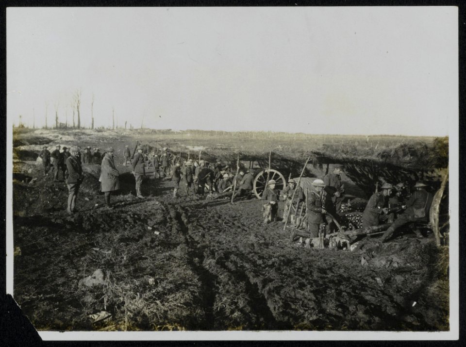 A_field_battery_in_action,_Bestanddeelnr_158-0222