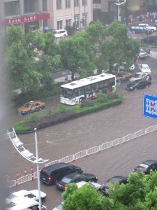 A_heavy_rain_hit_Changsha_and_water_covered_Furong_Road,_picture2