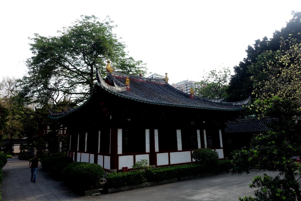 A_hall_in_Guangxiao_Temple,_picture3