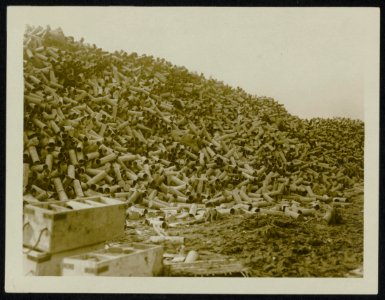 A_few_of_our_empties,_Bestanddeelnr_158-0396