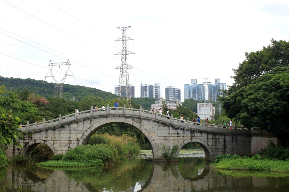 A_three-arched_bridge_in_the_East_Lake_Park3