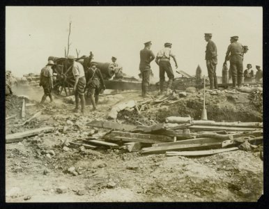 A_heavy_howitzer_in_action_on_15th_September,_Bestanddeelnr_158-0437