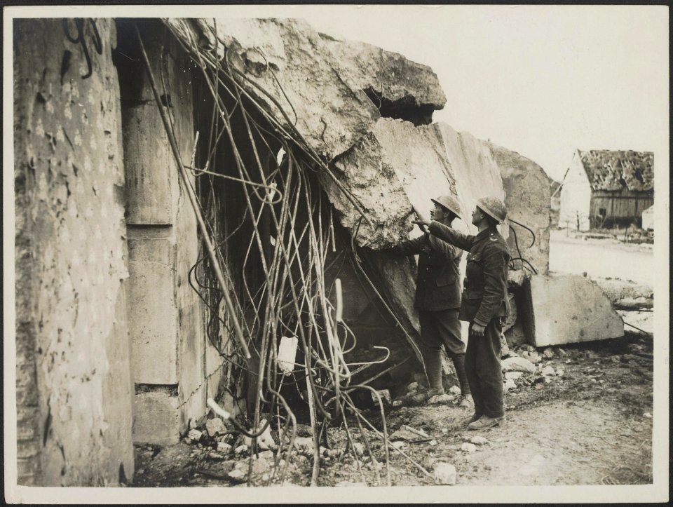 A_huge_German_gun_position_after_being_strafed.,_Bestanddeelnr_158-1847