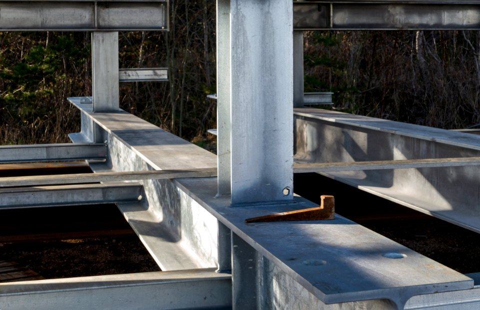 A_wedge_on_a_newly_constructed_support_for_preassure_tanks_1