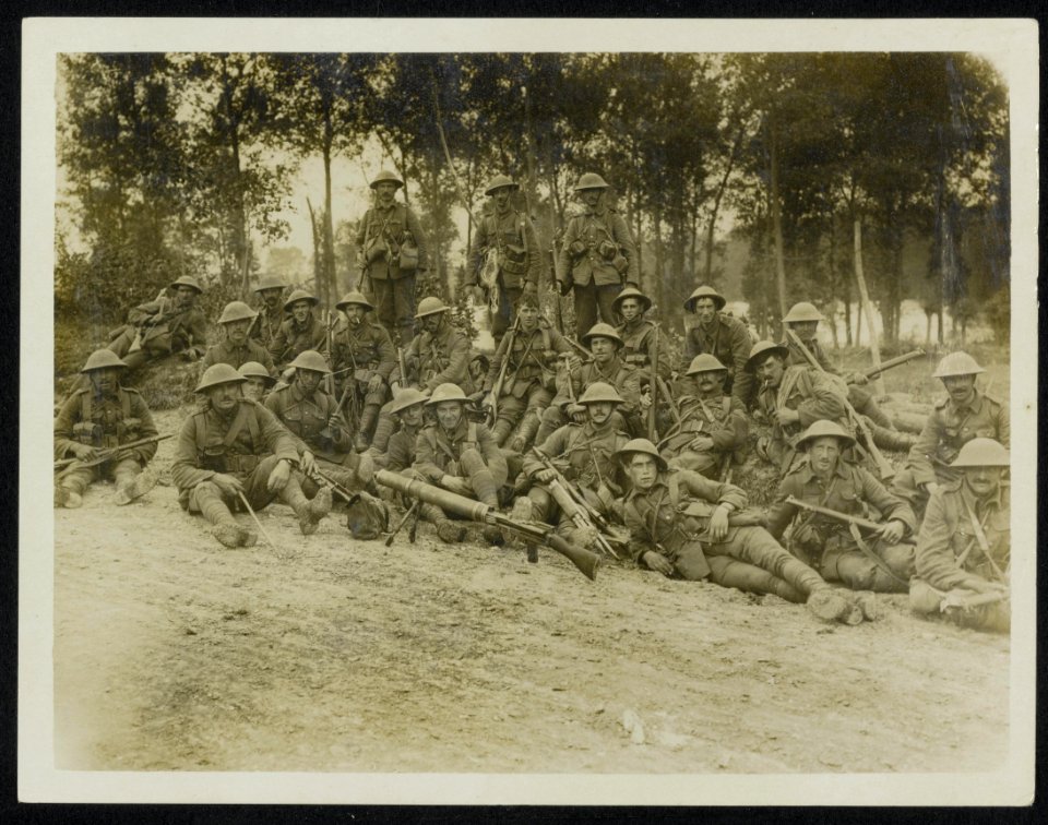 A_group_of_some_of_the_Wilts_Regiment_who_did_so_well,_Bestanddeelnr_158-0475
