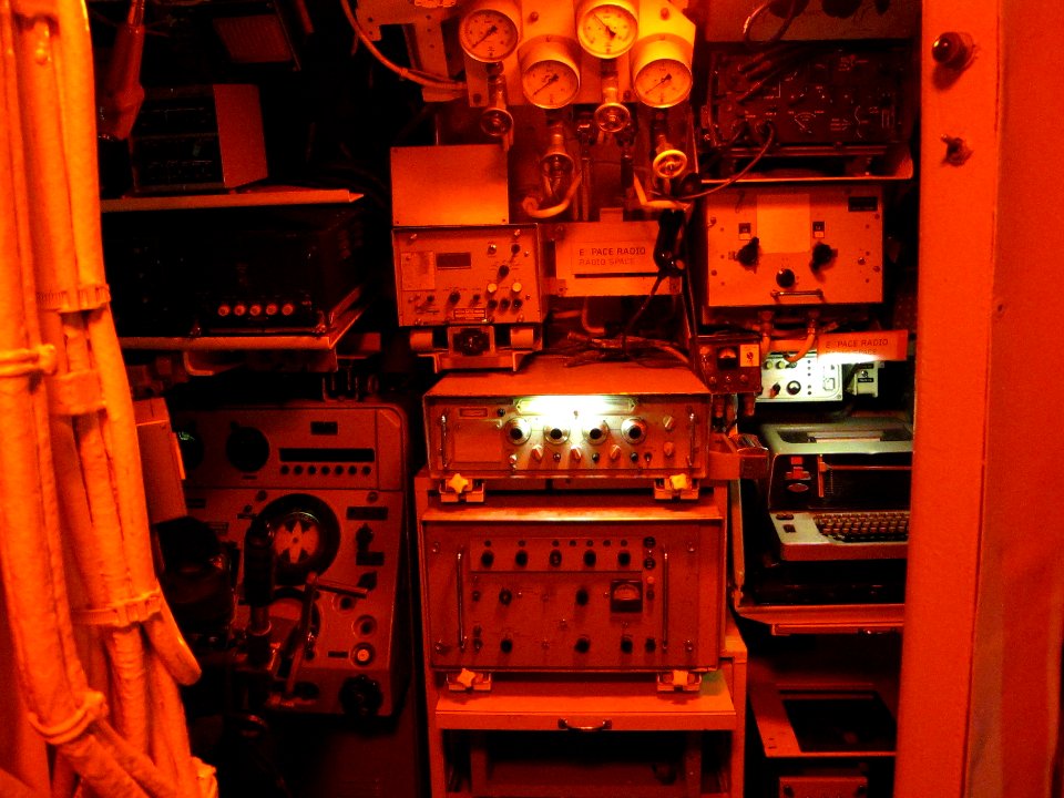 A_l'intérieur_du_sous_marin_Flore-S650,_Lorient,_France