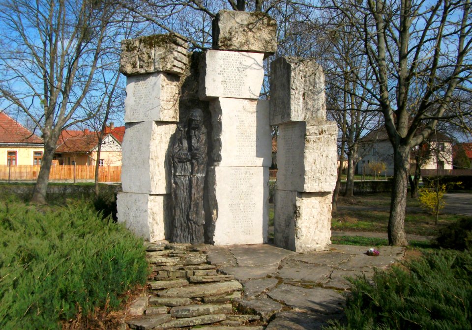 A_II._világháborús_emlékmű_-_Cigánd_1992