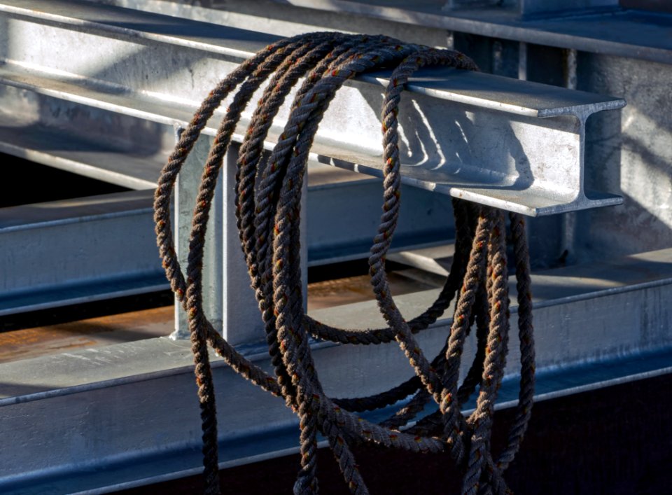 A_rope_on_a_newly_constructed_support_for_preassure_tanks_2