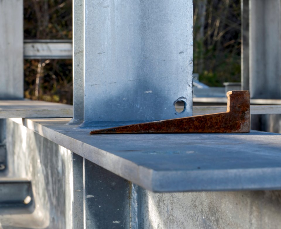 A_wedge_on_a_newly_constructed_support_for_preassure_tanks_3