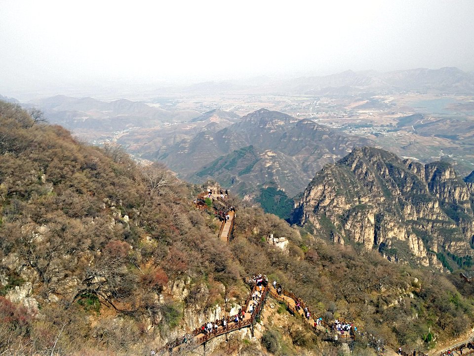 A_rolling_vista_of_Mount_Langya_in_Hebei,_picture2