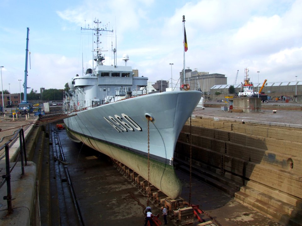 A960_in_Drydock_p3,_Antwerp,_Belgium