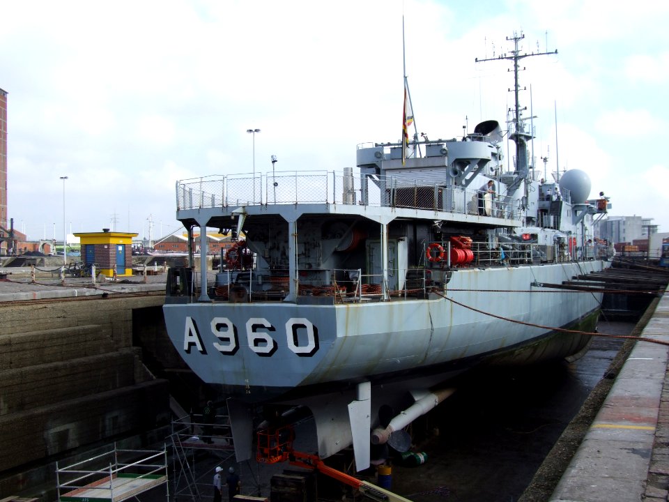 A960_in_Drydock_p5,_Antwerp,_Belgium