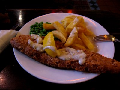 A_plate_of_Fish_and_chips