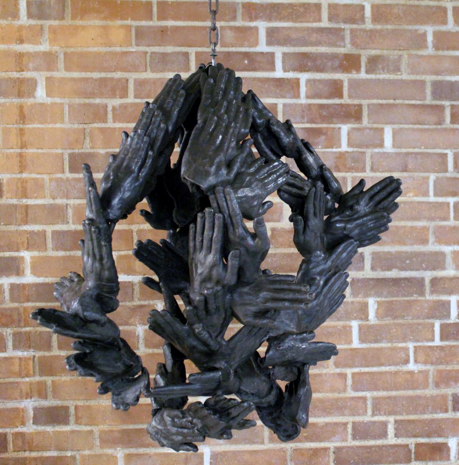 Årsta_kyrka,_Händer,_Anna_Stake