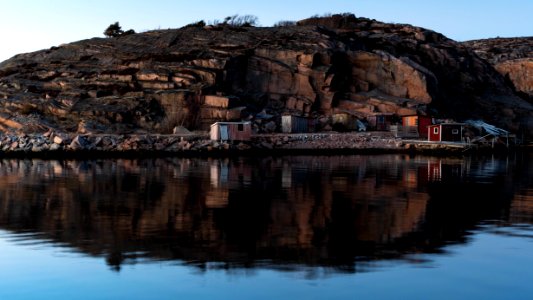 Åkullen_reflected_in_Brofjorden_at_Govik photo