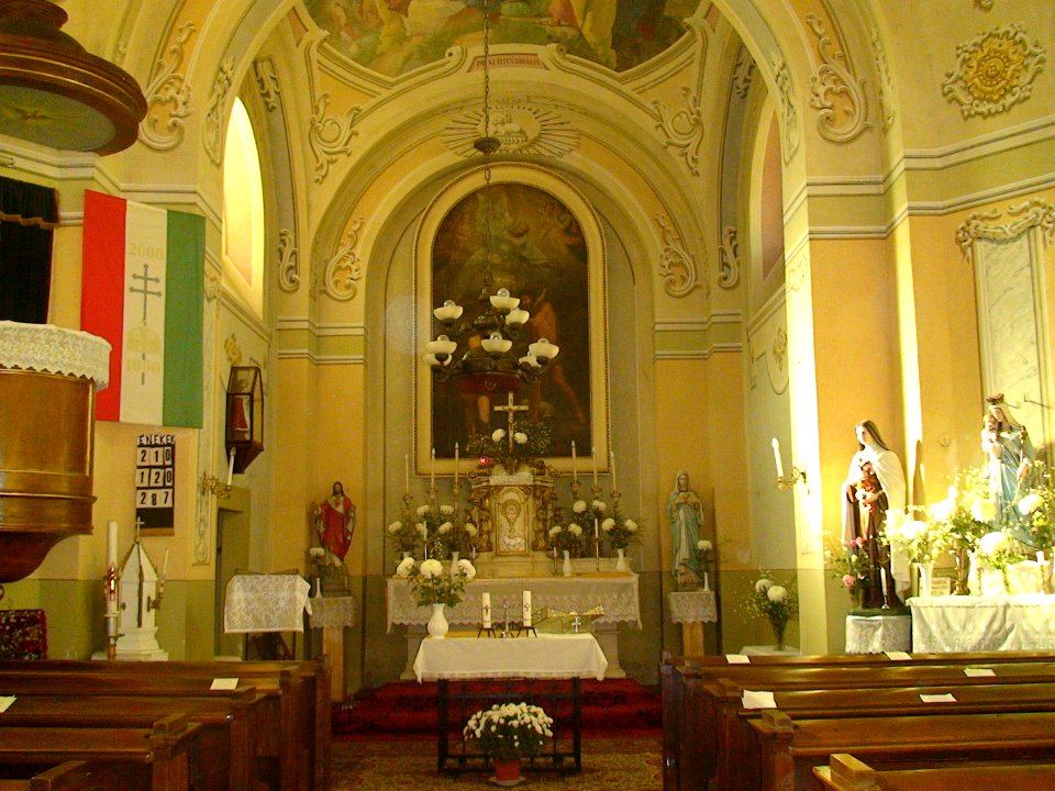 A_szarvaskői_templom_belső_tere_-_2009