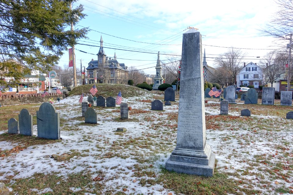 A_new_world_has_begun_-_Revolutionary_War_Cemetery_(Old_Burying_Ground)_-_Saugus,_Massachusetts_-_DSC04552
