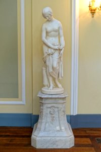 A_Nymph_going_to_the_Bath,_by_Richard_James_Wyatt,_1830s_-_Wrest_Park_-_Bedfordshire,_England_-_DSC08361
