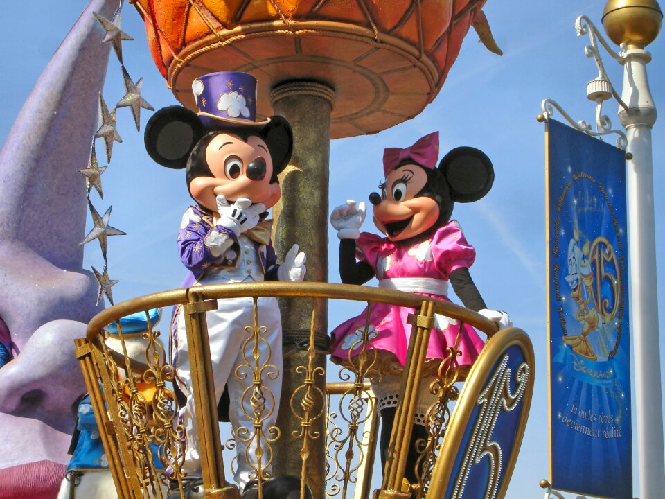 Disneyland paris theme disney parade