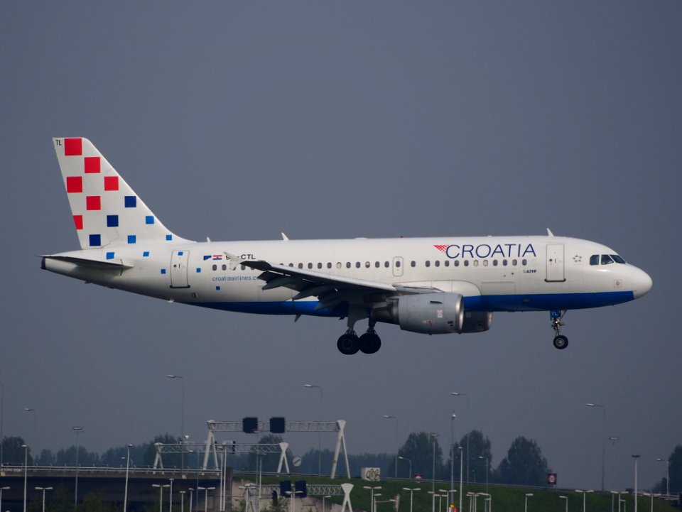 9A-CTL_landing_at_Schiphol_(AMS_-_EHAM),_The_Netherlands,_pic2