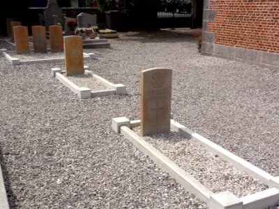 Écuélin_(Nord-Fr)_tombes_de_guerre_du_CWGC