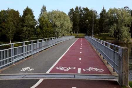Ämmänväylä_bikeway_bridge_Oulu_20190818_02