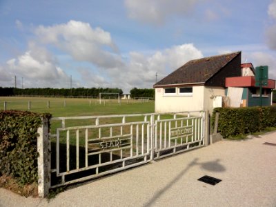 Écretteville-lès-Baons_(Seine-Mar.)_stade_municipal