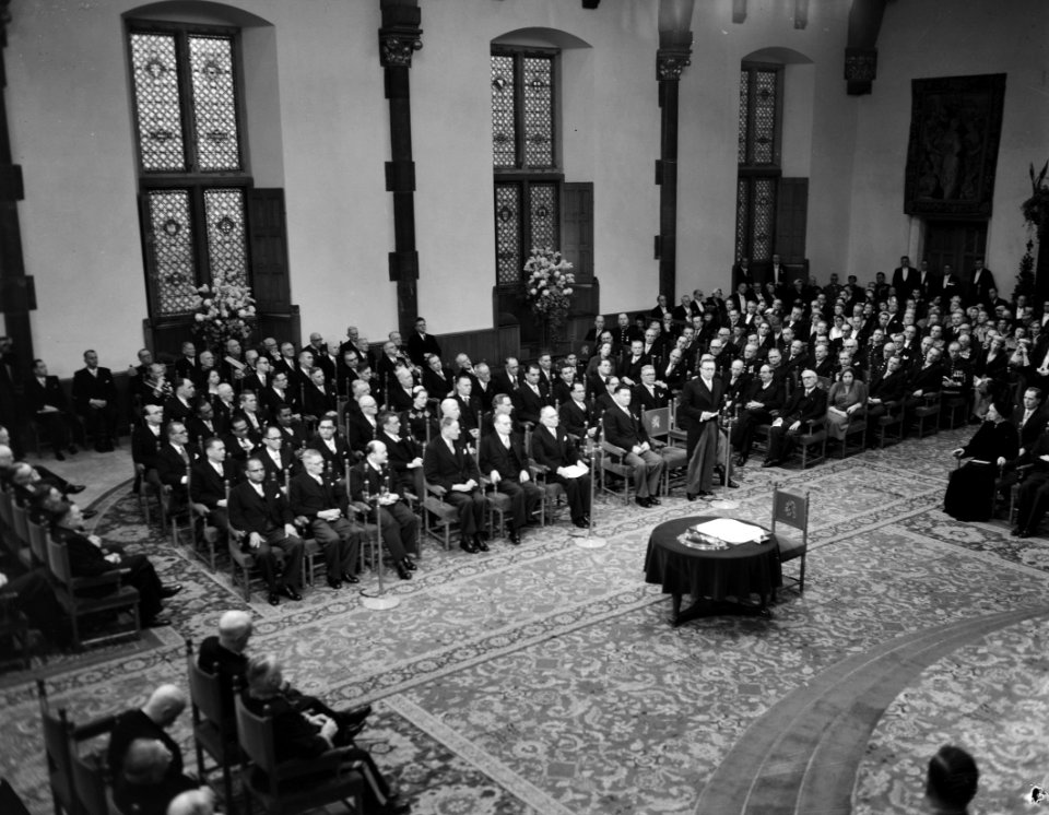 Één_van_de_ministers_houdt_een_toespraak,_Bestanddeelnr_906-8917