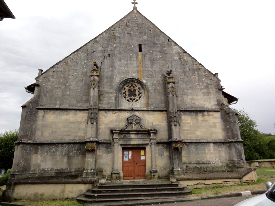 Église_de_Bazincourt-sur-Saulx_(02)