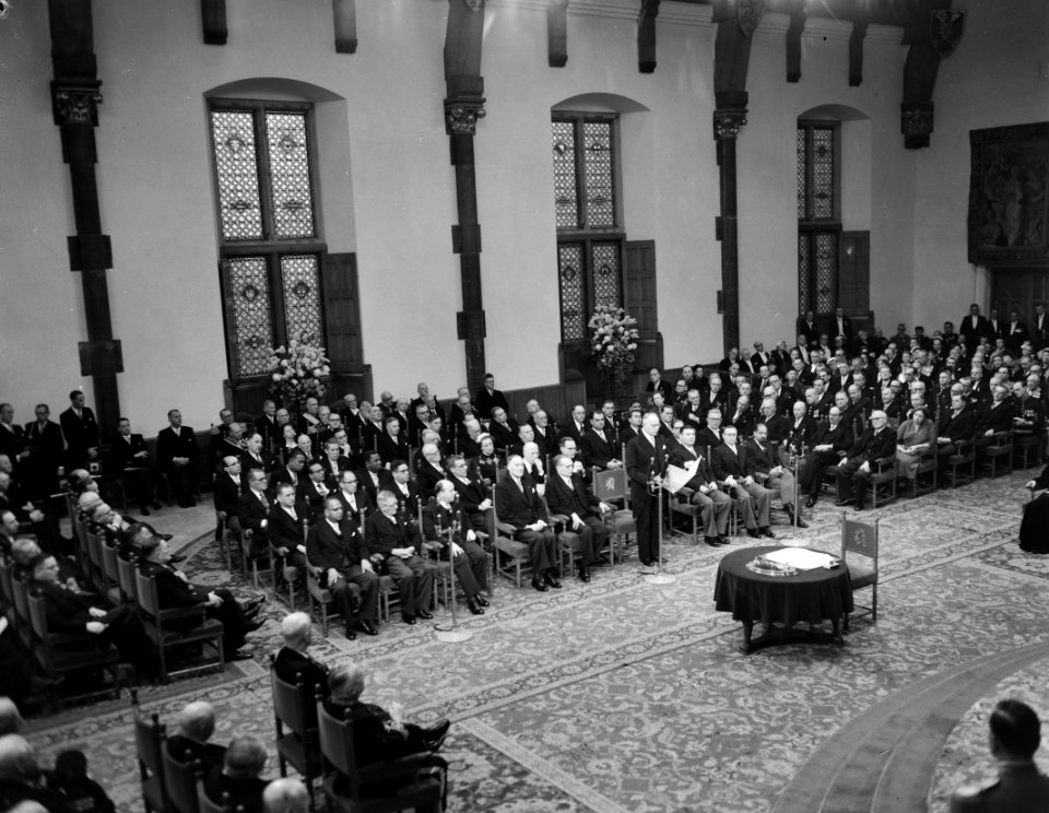 Één_van_de_ministers_houdt_een_toespraak,_Bestanddeelnr_906-8918