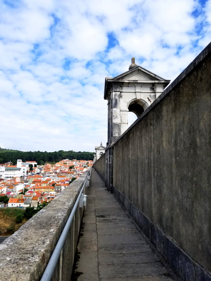 Águas_Livres_Aqueduct,_Lisbon,_Portugal_01